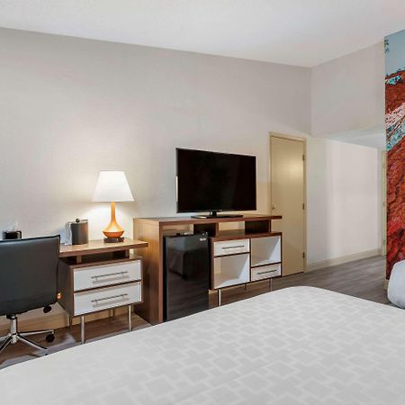 Hotel Clarion Pointe Fresno Near Yosemite Zewnętrze zdjęcie