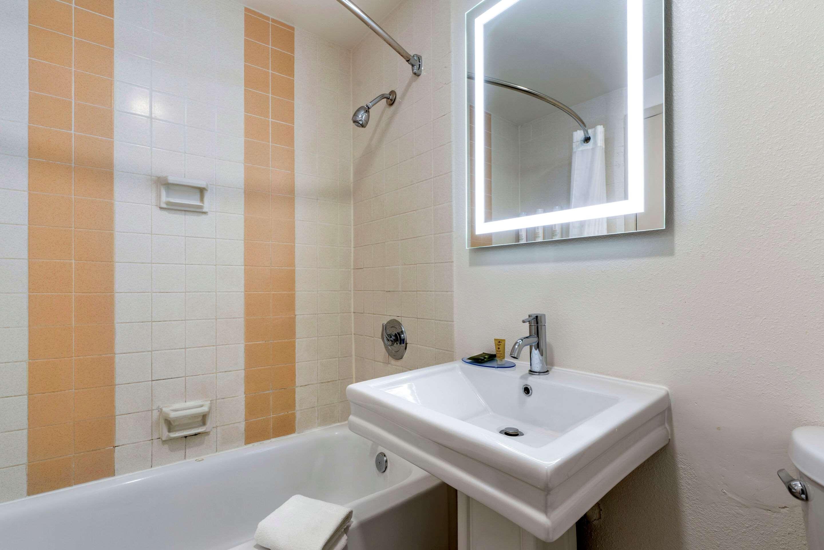 Hotel Clarion Pointe Fresno Near Yosemite Zewnętrze zdjęcie