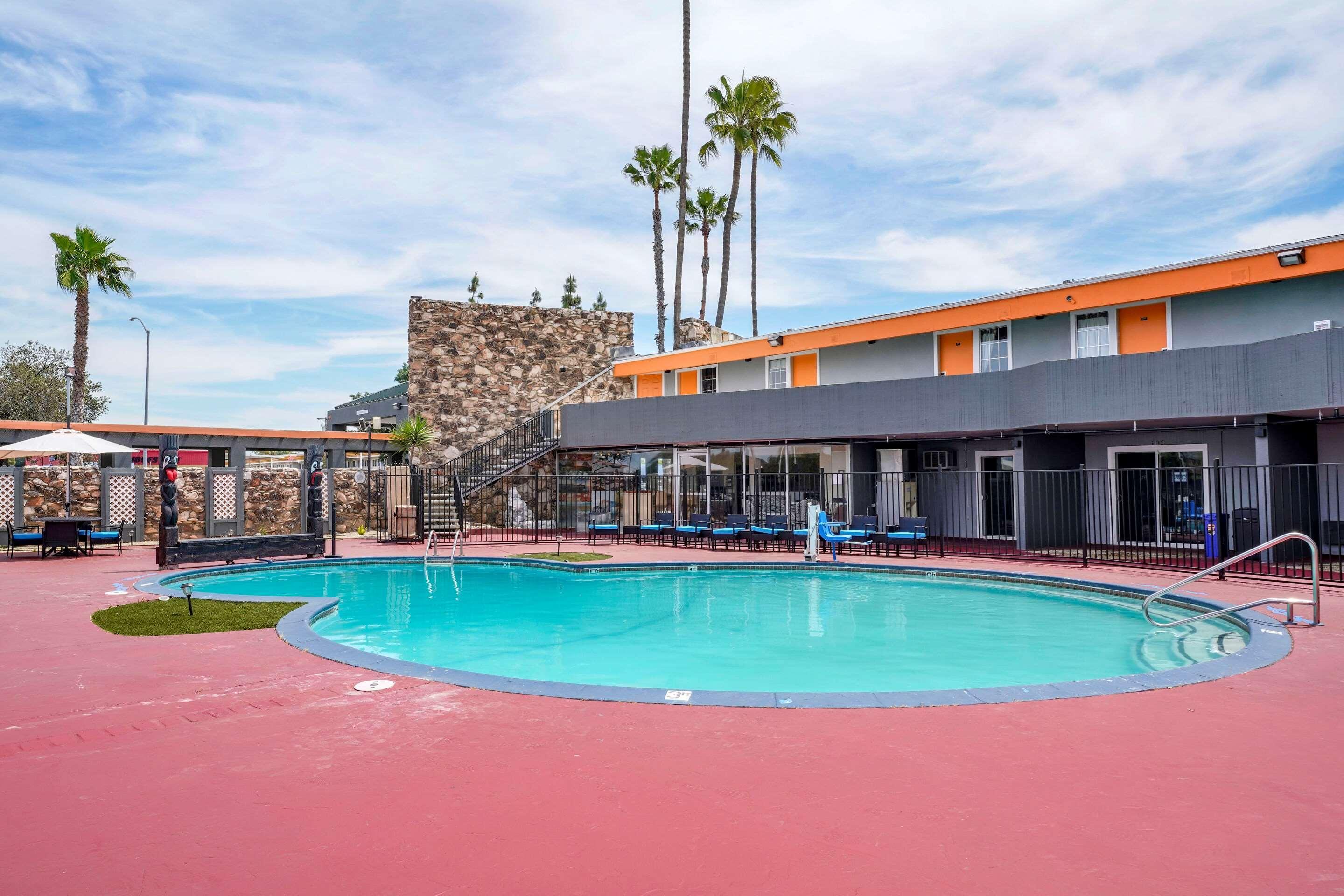 Hotel Clarion Pointe Fresno Near Yosemite Zewnętrze zdjęcie