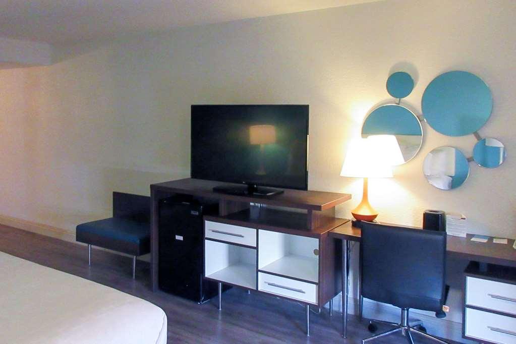 Hotel Clarion Pointe Fresno Near Yosemite Pokój zdjęcie