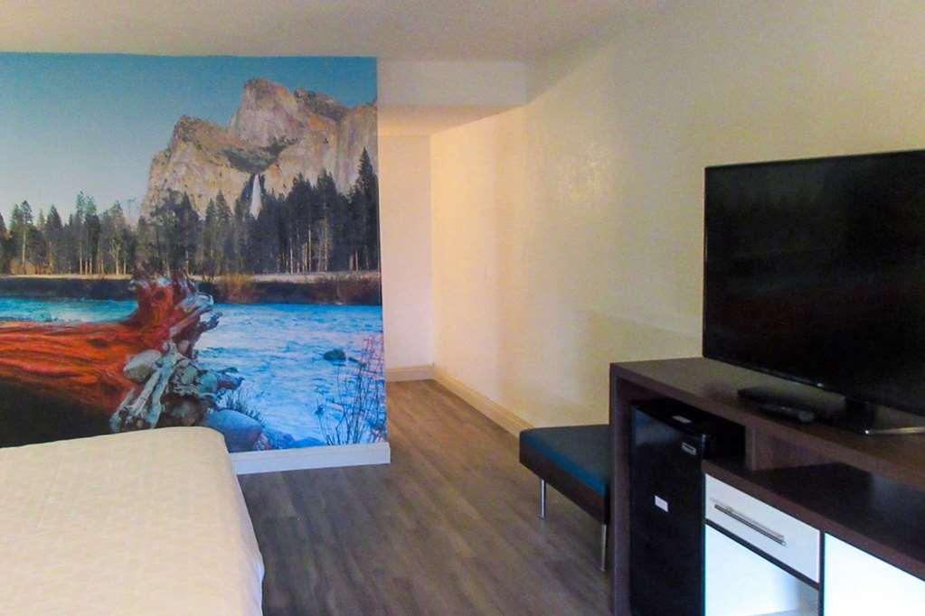 Hotel Clarion Pointe Fresno Near Yosemite Pokój zdjęcie